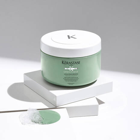 kerastase-argile-equilibrante-lifestyle-alt-image1.jpg