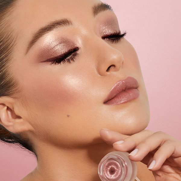 MAKE UP